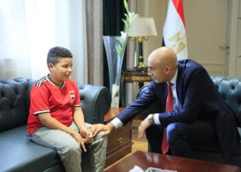 الطالب على حماده .. إجراء عاجل من التعليم بشأن بيعه منتجات في المترو