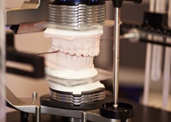 صادرات زراعة الأسنان الكورية