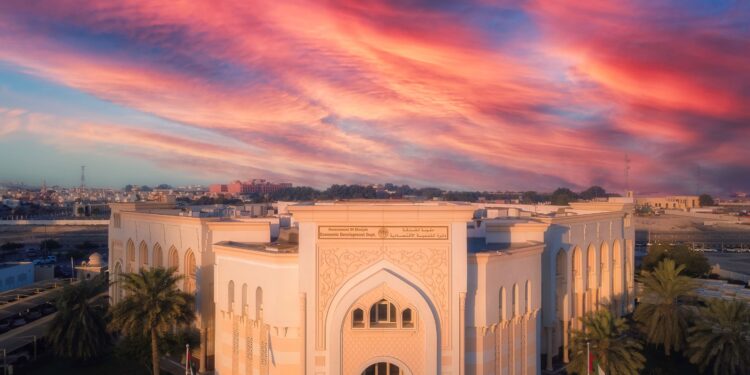 اقتصادية الشارقة تعزز بيئة الأعمال العائلية اقتصادية الشارقة