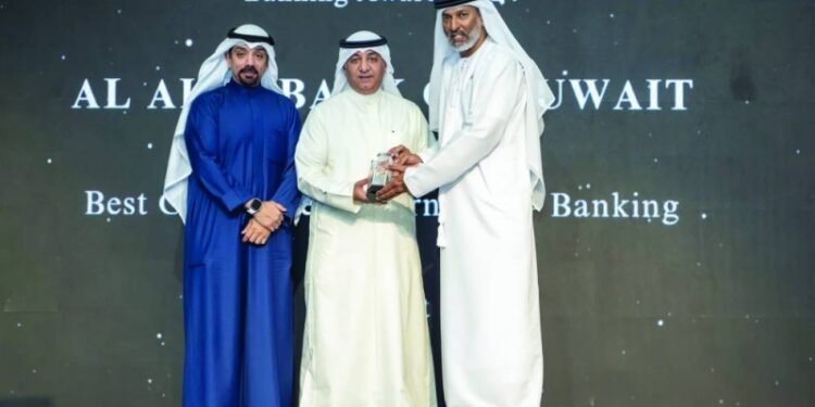 البنك الأهلي الكويتي يحصد جائزة أفضل بنك بتطبيق الحوكمة داخل القطاع المصرفي البنك الأهلي الكويتي