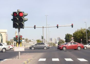 عقوبة تجاوز إشارة المرور الحمراء