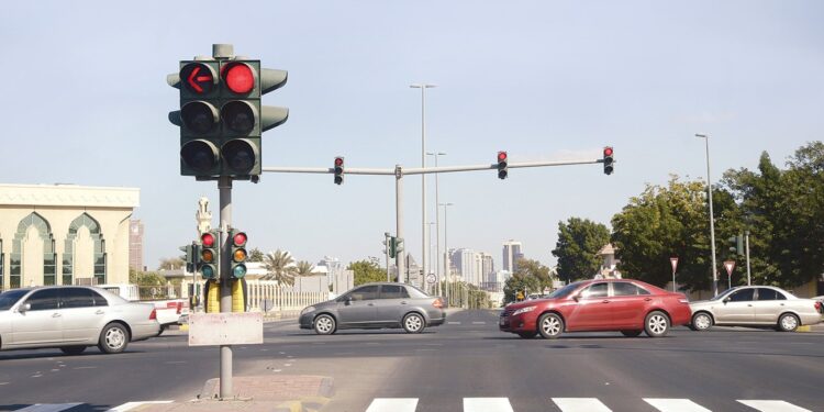 عقوبة تجاوز إشارة المرور الحمراء