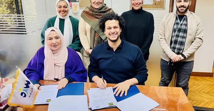 عبدالله عامر يعلن توقيع بروتوكول تعاون بين إنجلش كابسولز وجمعية سند عبدالله عامر