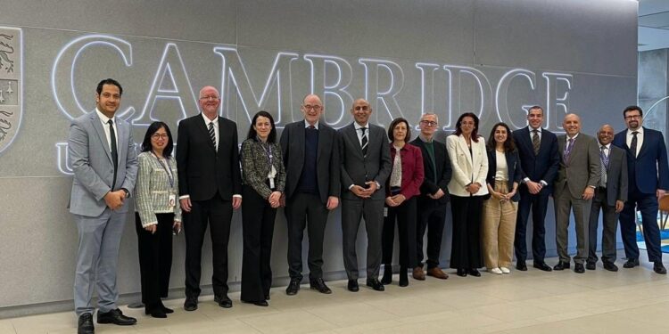 وزير التعليم يبحث مع جامعة كامبريدج تطوير المناهج التعليمية المصرية جامعة كامبريدج