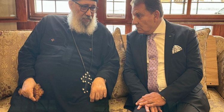اللواء حاتم باشات يزور كنيسة العذراء بالزيتون لتهنئة الأقباط بعيد القيامة اللواء حاتم باشات