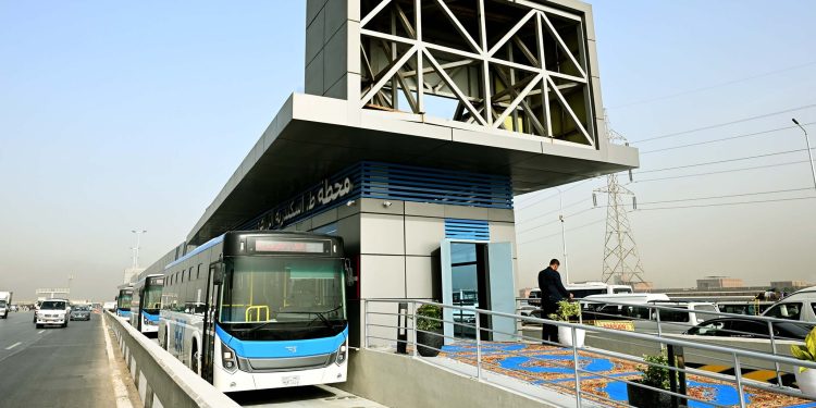 الأتوبيس الترددي .. رئيس الوزراء يتابع التشغيل التجريبي للمرحلة الأولى الأتوبيس الترددي