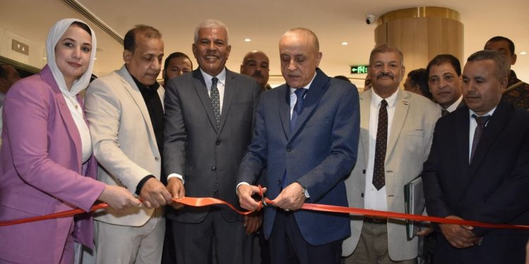 معرض الوادي الزراعي .. محافظ الأقصر ونقيب الزراعيين يفتتحانه معرض الوادي الزراعي