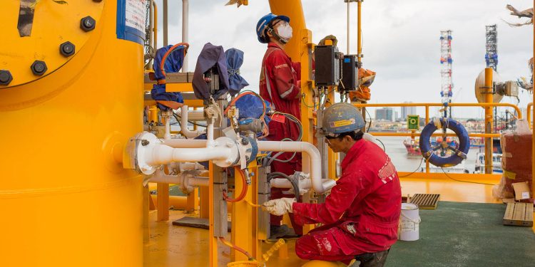 راتب مهندس البترول في الكويت 2025 .. بداية من الدرجة الـ 11 راتب مهندس البترول في الكويت 2025