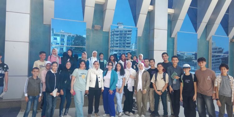 رضا الكرداوي وسط المتطوعين