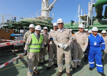 سفن التغييز .. وزير البترول يتابع تجهيزها استعدادًا للصيف