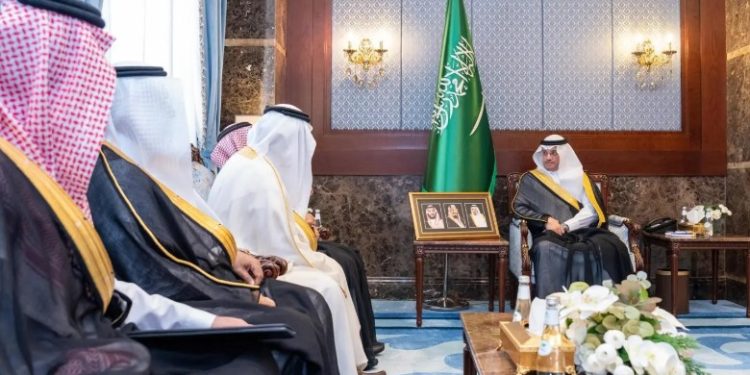 مؤسسة الجبر الخيرية تحظى بإشادة محافظ الإخساء .. لهذا السبب مؤسسة الجبر الخيرية