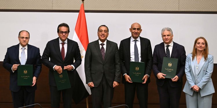 مدارس تكنولوجيا صناعة الأدوية .. الوزراء يعلن فتح 5 منشآت جديدة مدارس تكنولوجيا صناعة الأدوية