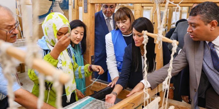 إنتاج الحرير الطبيعي .. افتتاح رسمي لأول مصنع بقنا إنتاج الحرير الطبيعي