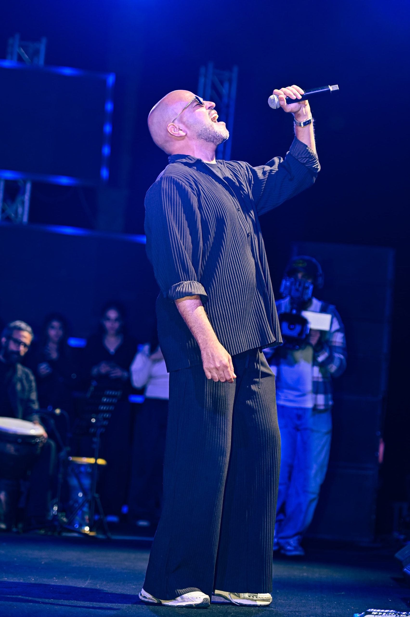 «أبو» يتألق في حفل تخرج طلاب الجامعة الأمريكية