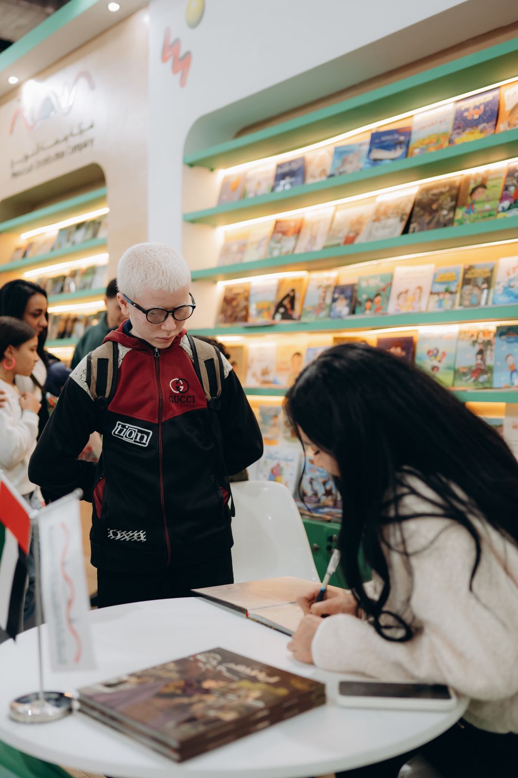 «قرية الظلام» تسرق الأضواء.. سعاد صليبي تضيء سماء القاهرة بفانتازيا اليافعين