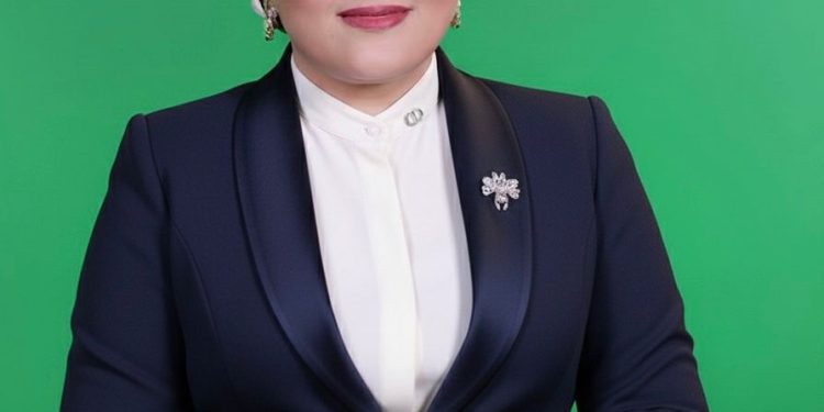 الكتابة الصحفية زينب الباز