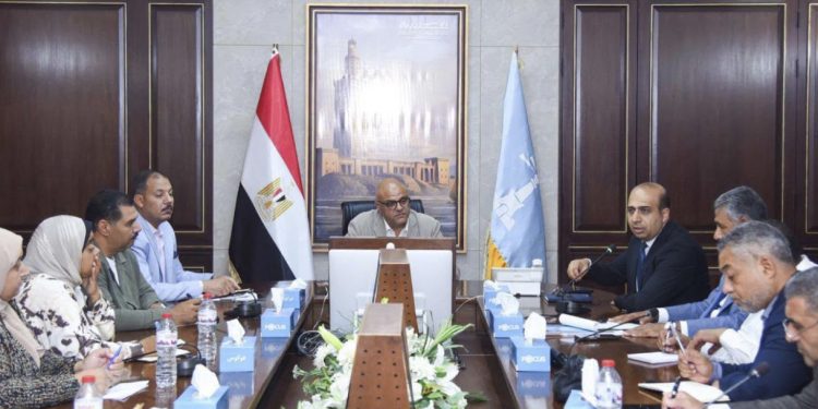 محافظ الإسكندرية يعقد اجتماعًا تنسيقيًا لتنفيذ خطة تطوير منظومة النظافة بالمحافظة محافظ الإسكندرية يعقد اجتماعًا تنسيقيًا لتنفيذ خطة تطوير منظومة النظافة بالمحافظة